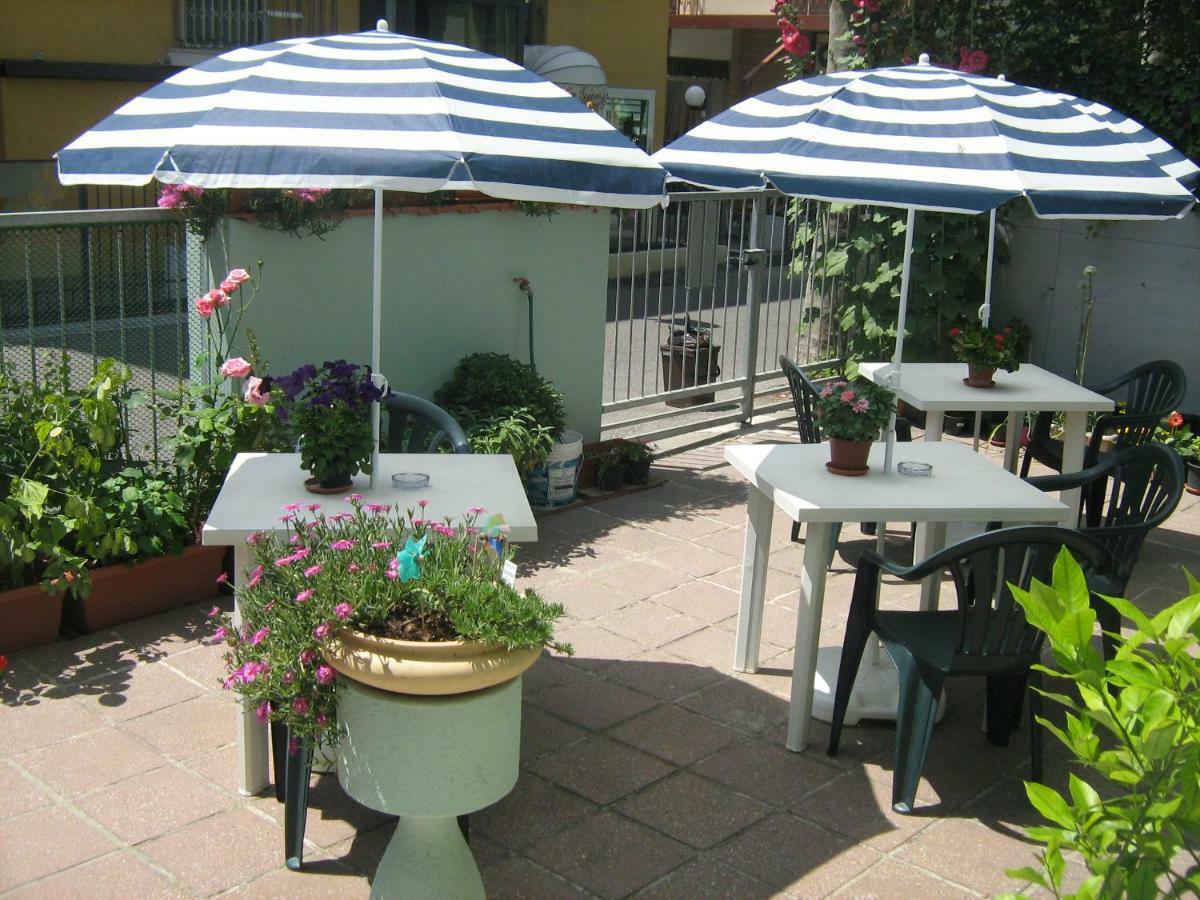 Sirenapop Concept B&B Rivazzurra Di Rimini Exteriör bild